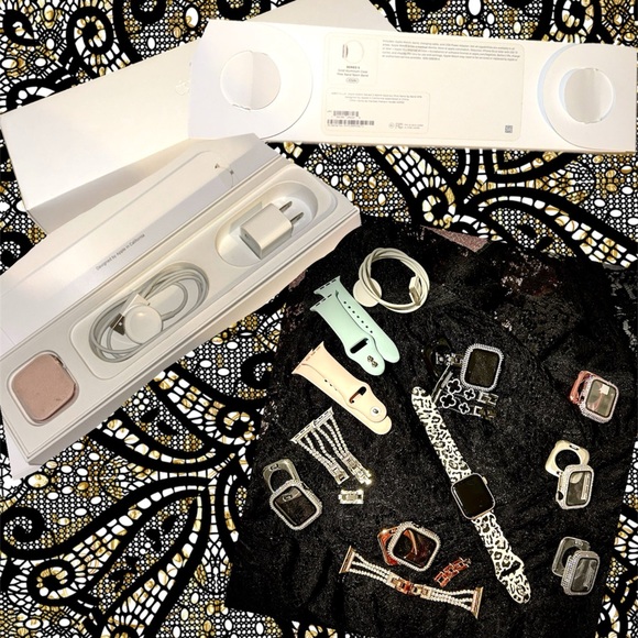 ๐ S O L D ๐ -แฉแญแญแชE แฏแฉTแแผ Series 5 w/Charger
EXTRAS ~ GPS & Cellular - RoseGold - Picture 4 of 10